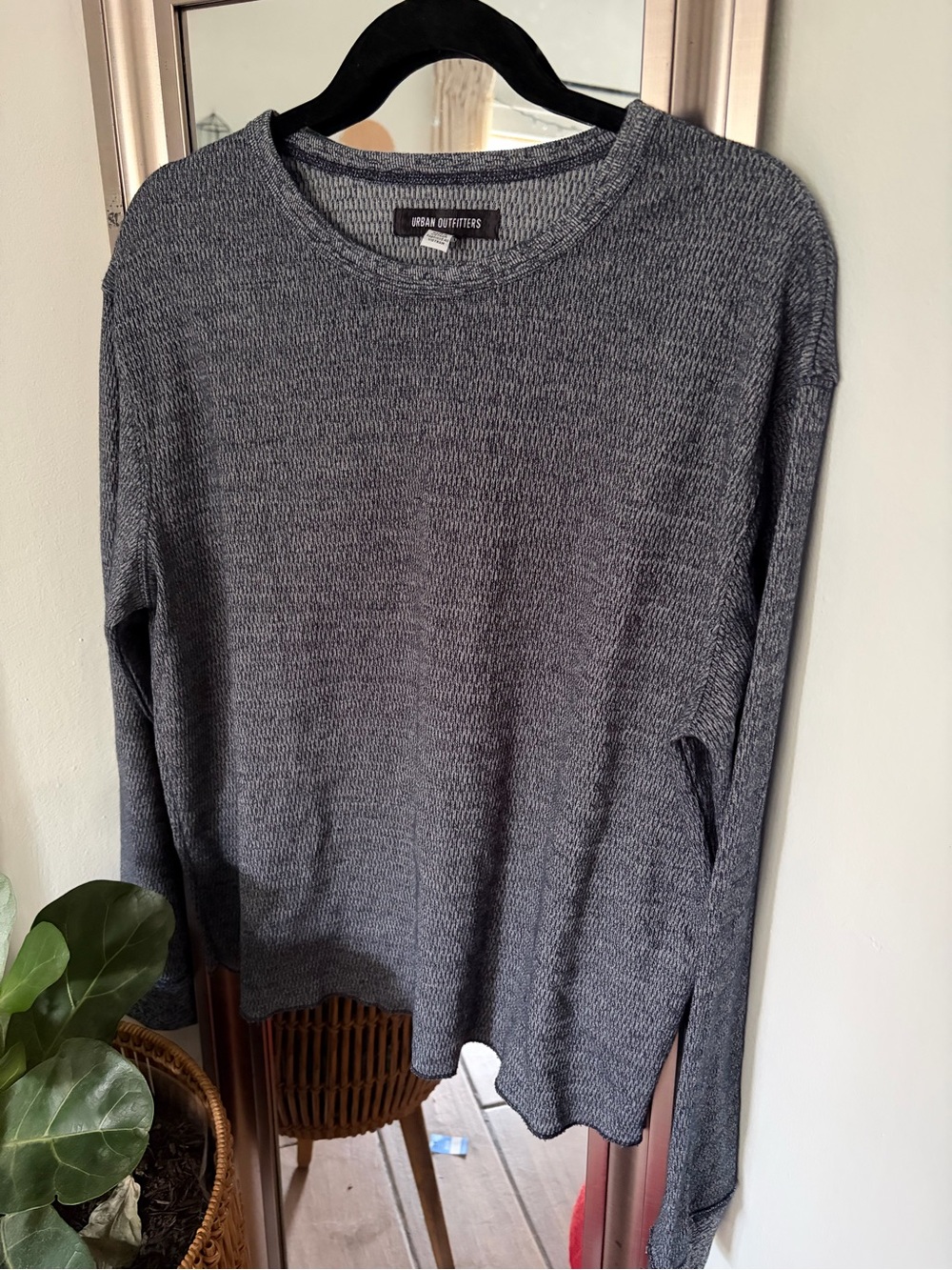 Urban Outfitters Women’s L Gray Knit Sweater